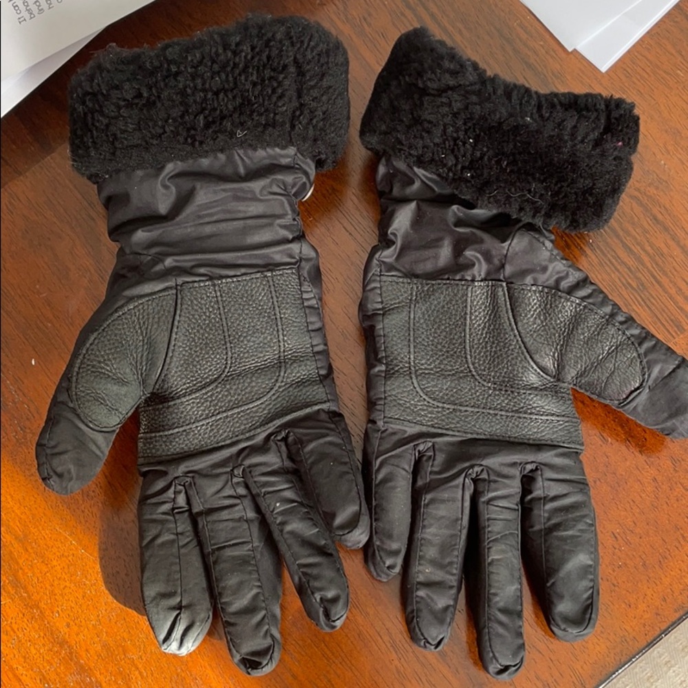 Ugg Gloves - image 5